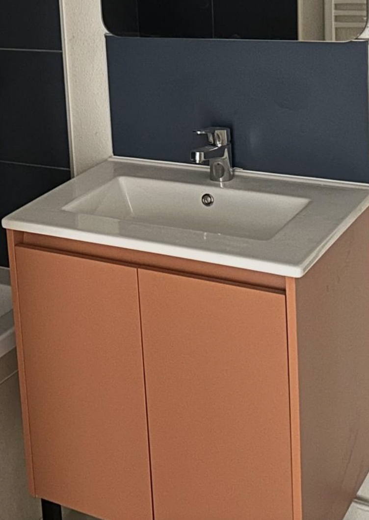 Installation de meuble de salle de bain